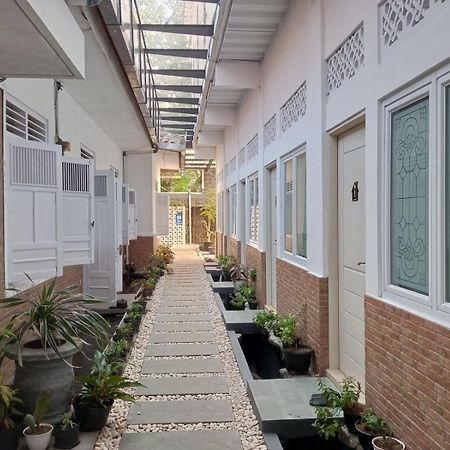 Bu Sepuh Guesthouse Sangkanurip المظهر الخارجي الصورة