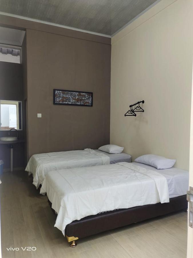 Bu Sepuh Guesthouse Sangkanurip المظهر الخارجي الصورة