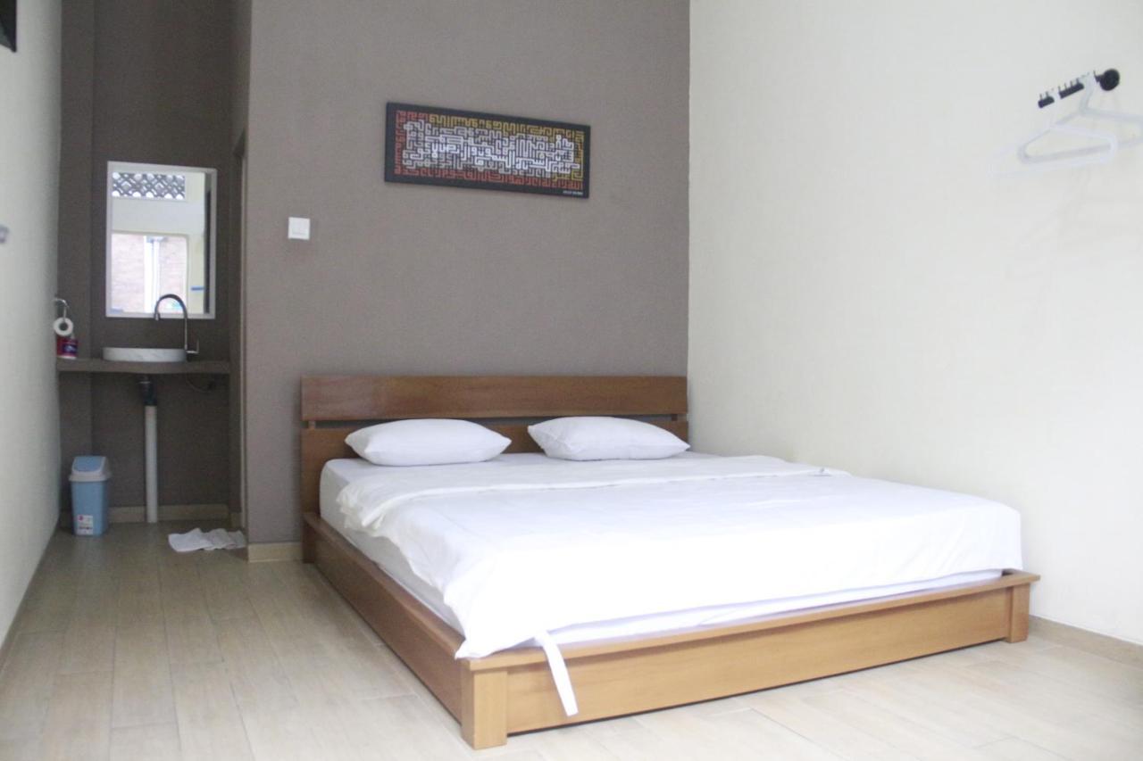 Bu Sepuh Guesthouse Sangkanurip المظهر الخارجي الصورة
